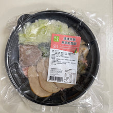 Load image into Gallery viewer, 歡喜心集煙燻茶鵝麻油紅麴飯 Joy Heart Tea Smoked Bean Curd and vegetables with Sesame Oil Anka Rice