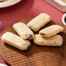 Load image into Gallery viewer, 里仁米果夾心餅-特濃黑芝麻 Leezen Stuffed Rice Cookie-Extra Thick Sesame Filling