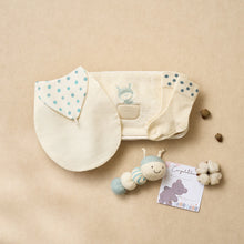 Load image into Gallery viewer, 里仁毛毛蟲用品禮盒 粉藍 Leezen Organic Cotton Baby Gift Box-Caterpillar Blue