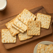 Load image into Gallery viewer, 里仁麥麩蘇打餅 Leezen Wheat Bran Saltine Cracker