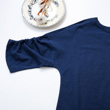 Load image into Gallery viewer, 里仁女有機棉點點愜意七分衫-深藍 Leezen Women's Organic Cotton Three-Quarter-Sleeve Top-Dark Blue
