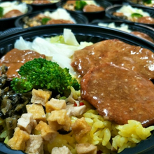 Load image into Gallery viewer, 歡喜心集懷舊Q滷便當-薑黃青蔬炒飯 Joy Heart Nostalgic Satay Q-chop Turmeric Fried Rice