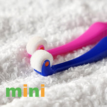 Load image into Gallery viewer, 日本製 KURUN咕嚕潔凈銀離子滾輪牙刷 mini直立櫻花粉 KURUN Plaque Remover (Brush)-mini pink