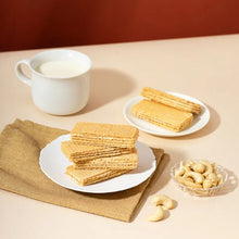 Load image into Gallery viewer, 里仁腰果鹹醬夾心酥 Leezen Salted Cashew Wafers