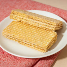 Load image into Gallery viewer, 里仁腰果鹹醬夾心酥 Leezen Salted Cashew Wafers