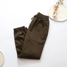 Load image into Gallery viewer, 里仁女有機棉彈性九分束口褲-墨綠 Leezen Organic Cotton Cropped Pants-Dark Green