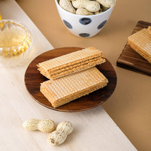Load image into Gallery viewer, 里仁花生夾心酥 Leezen Peanut Wafers