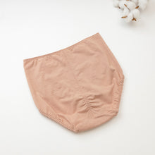 Load image into Gallery viewer, 里仁典雅女中腰內褲(涼感環保) 奶茶色 Leezen Organic Panties Mid Rise (eco)-Milk Tea
