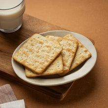 Load image into Gallery viewer, 里仁麥麩蘇打餅 Leezen Wheat Bran Saltine Cracker
