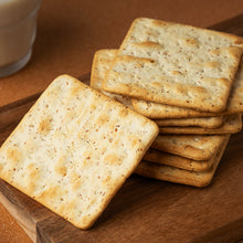 Load image into Gallery viewer, 里仁麥麩蘇打餅 Leezen Wheat Bran Saltine Cracker
