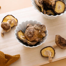 Load image into Gallery viewer, 里仁盈盈農圃有機段木香菇(中菇) Leezen Organic Dried Shiitake
