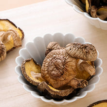 Load image into Gallery viewer, 里仁盈盈農圃有機段木香菇(中菇) Leezen Organic Dried Shiitake
