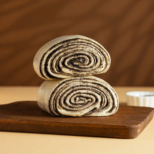 Load image into Gallery viewer, 里仁千層芝麻包 Leezen Sesame Bun
