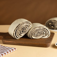 Load image into Gallery viewer, 里仁千層芝麻包 Leezen Sesame Bun
