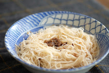 Load image into Gallery viewer, 永盛沖泡式純米米粉-⿇油薑泥 Yung Shen Rice Noodles Sesame Ginger
