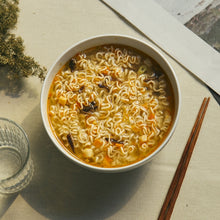 Load image into Gallery viewer, 里仁酸辣沖泡麵 Leezen Hot &amp; Sour Instant Noodles
