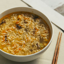 Load image into Gallery viewer, 里仁酸辣沖泡麵 Leezen Hot &amp; Sour Instant Noodles
