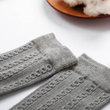 Load image into Gallery viewer, 里仁立體麻花中筒襪-灰 Leezen Organic Cotton Calf Socks-Grey
